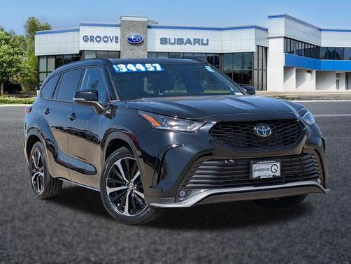 Midnight Black Metallic 2021 Toyota Highlander XSE