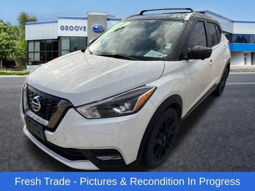 Aspen White / Super Black 2020 Nissan Kicks SR