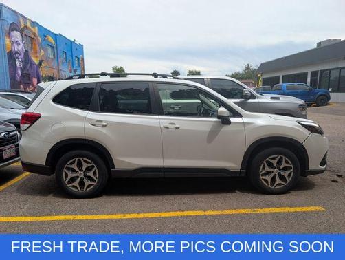 Crystal White Pearl 2023 Subaru Forester Premium