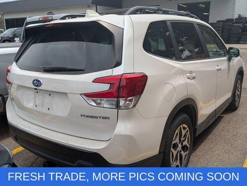 Crystal White Pearl 2023 Subaru Forester Premium