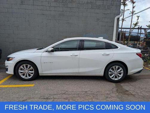 Summit White 2022 Chevrolet Malibu LT
