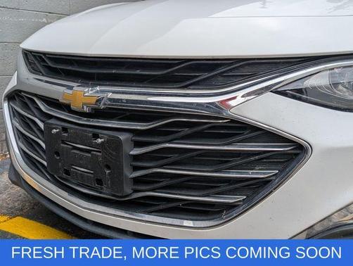 Summit White 2022 Chevrolet Malibu LT