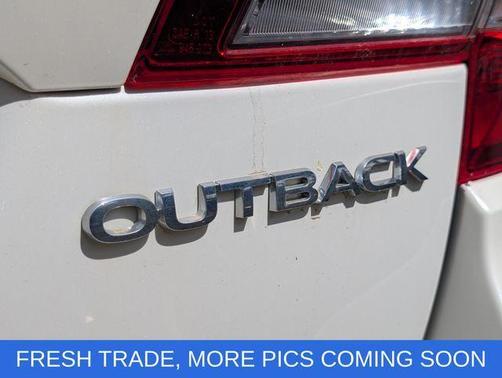 Crystal White Pearl 2018 Subaru Outback 2.5i Premium