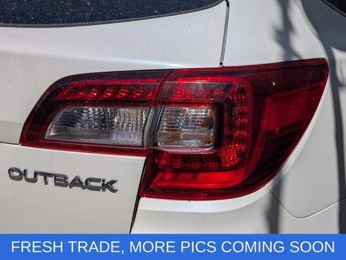 Crystal White Pearl 2018 Subaru Outback 2.5i Premium