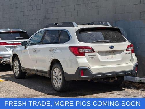 Crystal White Pearl 2018 Subaru Outback 2.5i Premium
