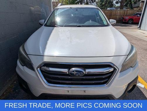 Crystal White Pearl 2018 Subaru Outback 2.5i Premium