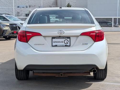 Blizzard Pearl 2018 Toyota Corolla XSE