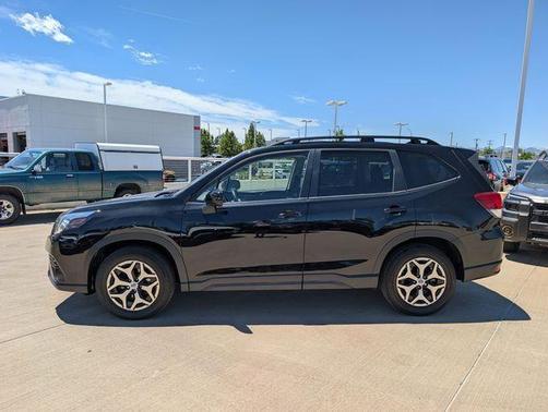 Crystal Black Silica 2023 Subaru Forester Premium