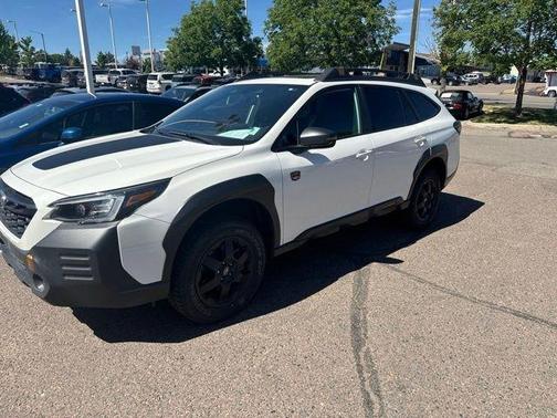 Crystal White Pearl 2023 Subaru Outback Wilderness