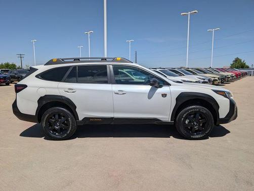 Crystal White Pearl 2023 Subaru Outback Wilderness