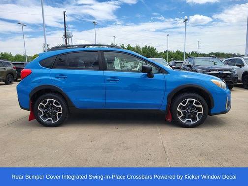 Hyper Blue 2017 Subaru Crosstrek 2.0i