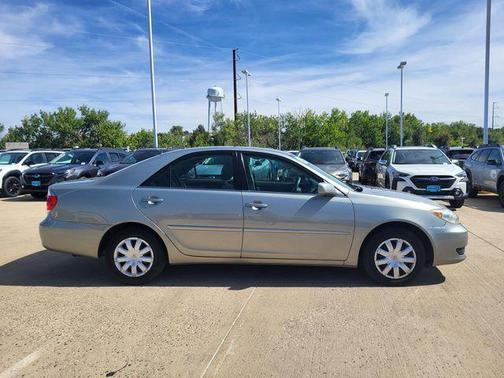 2005 Toyota Camry LE