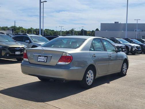 2005 Toyota Camry LE