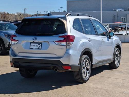 2024 Subaru Forester Premium