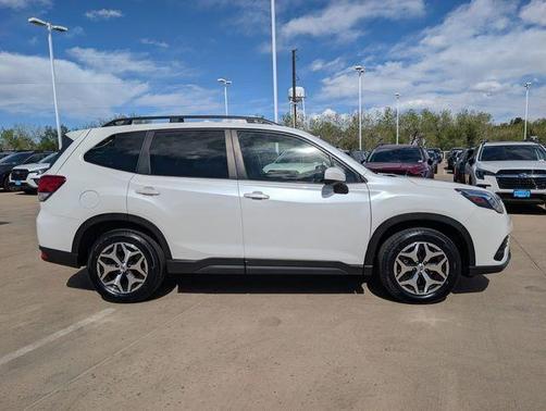Crystal White Pearl 2023 Subaru Forester Premium