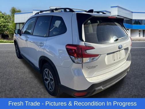 Crystal White Pearl 2024 Subaru Forester Premium
