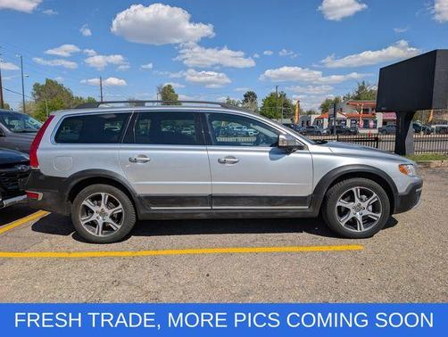 Bright Silver Metallic 2015 Volvo XC70 T6