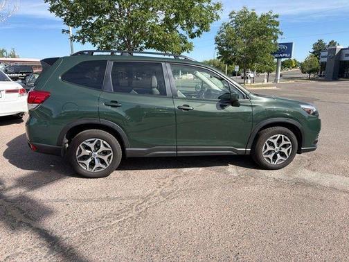Cascade Green Silica 2024 Subaru Forester Premium