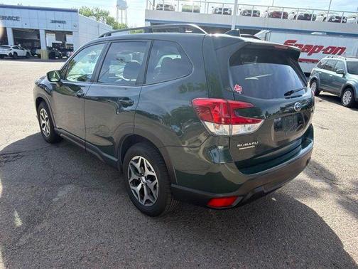 Cascade Green Silica 2024 Subaru Forester Premium
