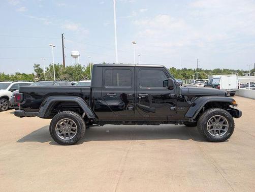 Black Clearcoat 2020 Jeep Gladiator Sport