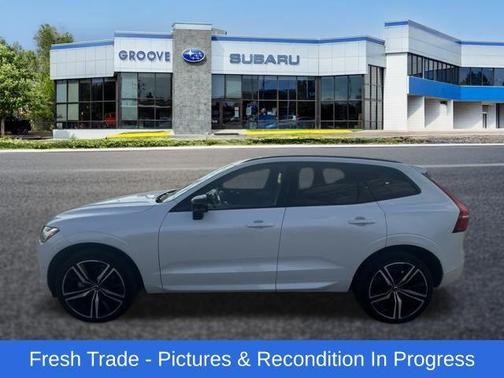 Crystal White Metallic 2021 Volvo XC60 T5 R-Design