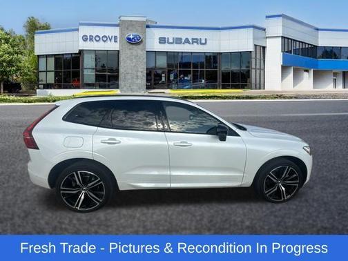 Crystal White Metallic 2021 Volvo XC60 T5 R-Design