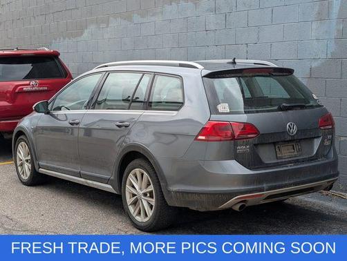 Platinum Gray Metallic 2017 Volkswagen Golf Alltrack TSI S