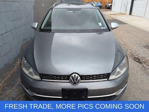 Platinum Gray Metallic 2017 Volkswagen Golf Alltrack TSI S