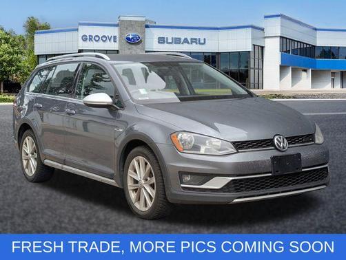 Platinum Gray Metallic 2017 Volkswagen Golf Alltrack TSI S