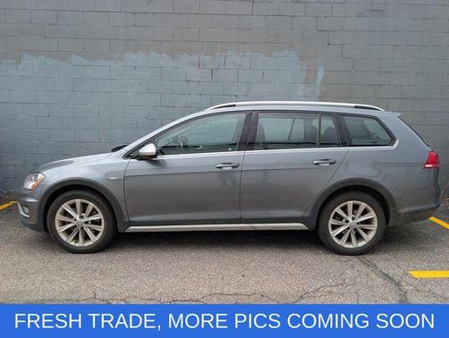 Platinum Gray Metallic 2017 Volkswagen Golf Alltrack TSI S