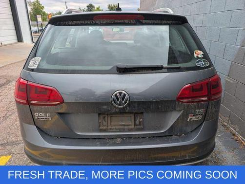 Platinum Gray Metallic 2017 Volkswagen Golf Alltrack TSI S