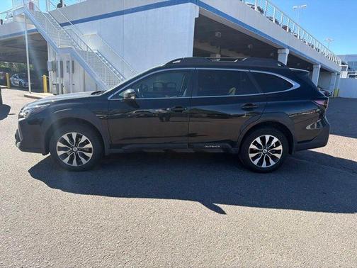 Crystal Black Silica 2025 Subaru Outback Limited