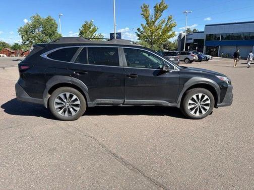 Crystal Black Silica 2025 Subaru Outback Limited