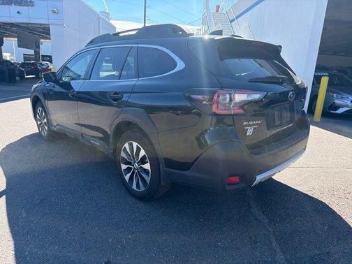 Crystal Black Silica 2025 Subaru Outback Limited