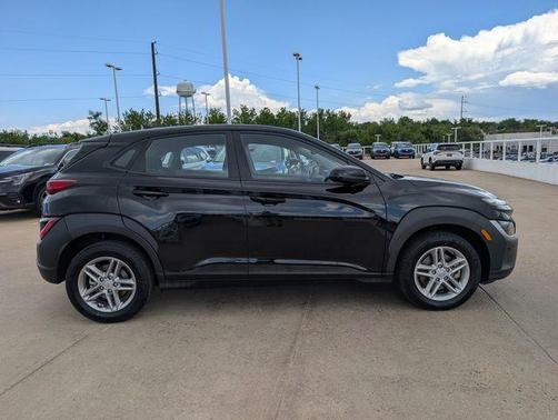 Ultra Black 2022 Hyundai KONA SE
