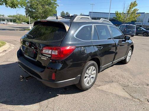 Crystal Black Silica 2017 Subaru Outback 2.5i Premium