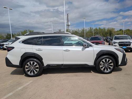 Crystal White Pearl 2025 Subaru Outback Touring XT