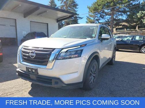2023 Nissan Pathfinder SV