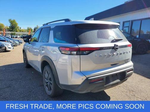 2023 Nissan Pathfinder SV