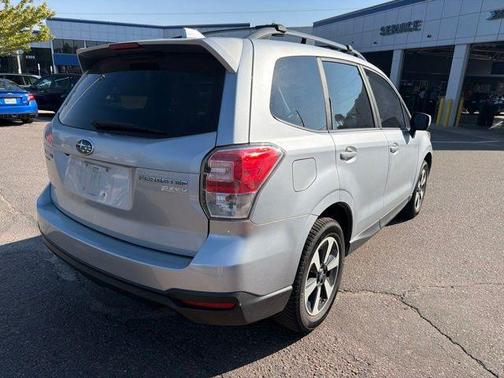 Ice Silver Metallic 2017 Subaru Forester 2.5i Premium