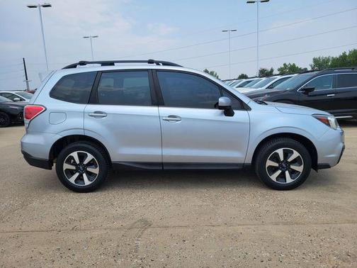 Ice Silver Metallic 2017 Subaru Forester 2.5i Premium