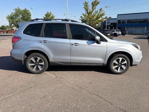 Ice Silver Metallic 2017 Subaru Forester 2.5i Premium