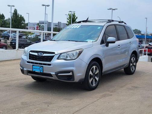 Ice Silver Metallic 2017 Subaru Forester 2.5i Premium