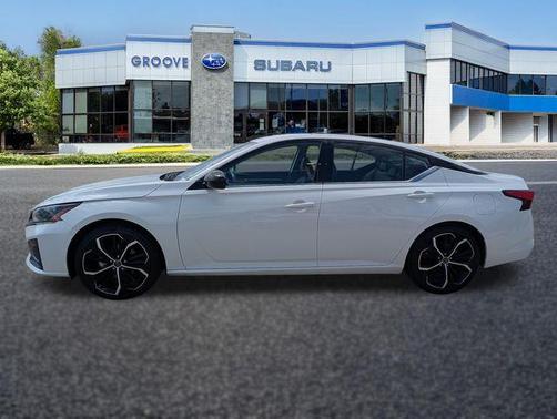 Glacier White 2024 Nissan Altima 2.5 SR