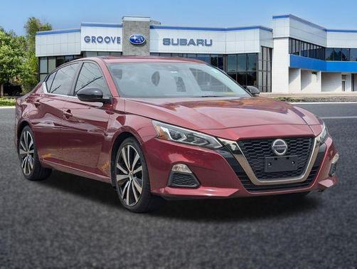 Scarlet Ember 2020 Nissan Altima 2.0 SR