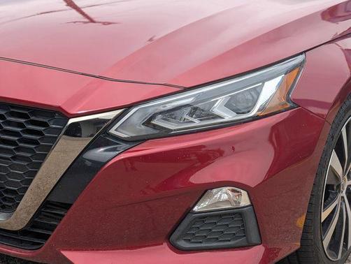 Scarlet Ember 2020 Nissan Altima 2.0 SR