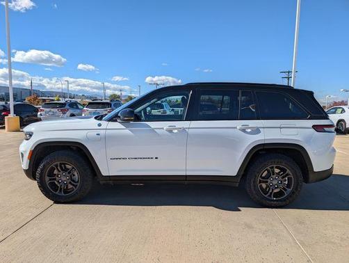 2025 Jeep Grand Cherokee 4xe Trailhawk