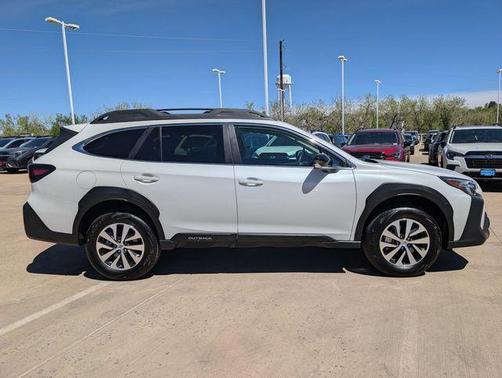 Crystal White Pearl 2025 Subaru Outback Premium