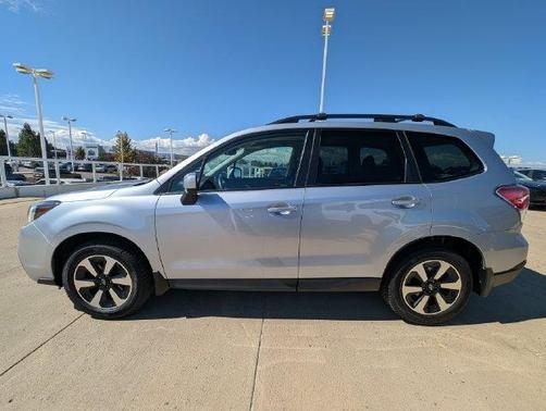 Ice Silver Metallic 2017 Subaru Forester 2.5i Premium