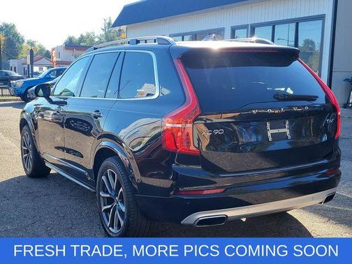 2017 Volvo XC90 T6 Momentum